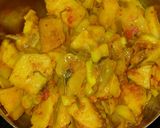 A picture of step 5 of Aloo and green lehsun sabji.