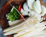 Hình bước làm 1 của món Lẩu Sundubu (đậu phụ cay) kiểu Việt