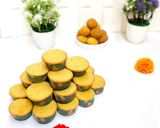A picture of step 5 of 50pcs vanilla cupcakes.