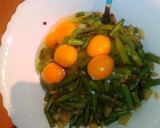 Foto del paso 2 de la receta: Tortilla de judías verdes y cebolla