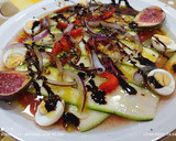 Foto del paso 4 de la receta: Ensalada de calabacín con crujiente de cebolla