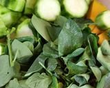Foto langkah ke 1 dari resep Sayur Bening Daun Katuk.