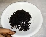 A picture of step 3 of Sesame and Oreo biscuit custard.