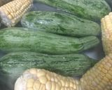 Foto del paso 1 de la receta: Zuchinis rellenos de choclo, cebolla y queso