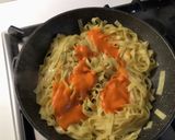 Foto del passaggio 4 della ricetta Fettuccine con crema di peperone, crumbl e ricotta salata