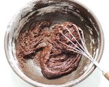 Foto langkah ke 3 dari resep Muffin Coklat gampang, ga ribet, cepat, tanpa mixer.