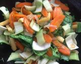 Foto langkah ke 4 dari resep Cah Sayur Saos Tiram.