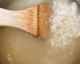 A picture of step 3 of Rice porridge with crab stock.