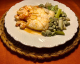 Foto del paso 9 de la receta: Bacalao con gambones al ajillo y habas con ajos tiernos