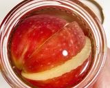 Foto del paso 3 de la receta: Masa madre natural hecha con una manzana y agua