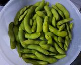 Foto langkah ke 2 dari resep Edamame Pedas Gurih.