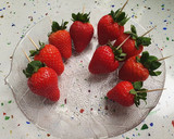 Foto del paso 1 de la receta: *Fresas cubiertas de Chocolate y Sprinkles*