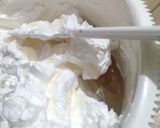 Foto langkah ke 4 dari resep Butter cream lembut dan kokoh.