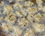 A picture of step 4 of Aloo piyaz ke Pakoray.