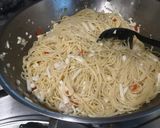 Foto langkah ke 4 dari resep Spaghetti Aglio Olio Udang Jamur.