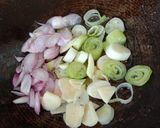 Foto langkah ke 3 dari resep Lumpia ayam sayur.