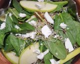 Foto del paso 4 de la receta: Ensalada de espinacas con manzana y algo más