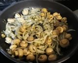 Foto del paso 1 de la receta Manitas de cerdo con cebolla y champiñones al vino blanco