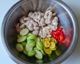 Hình bước làm 4 của món Chân Gà sốt kiểu Thái