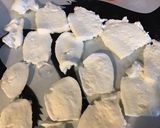 Une image de l'étape 2 de Salade de tomates et mozzarella aux noix et vinaigre aux framboises.