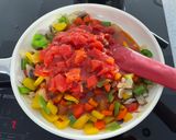 A picture of step 2 of Shakshuka.