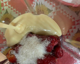 Foto del paso 2 de la receta: Bienvenidos a la Navidad🎄. Helado con macarrones y salsa de frutos rojos