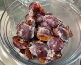 Une image de l'étape 1 de Compote de prunes d'ente au sirop d'érable et vanille de Madagascar.