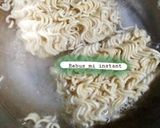 Foto langkah ke 2 dari resep (22). Mi instant campur telur.