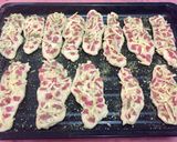 Foto del paso 5 de la receta: Palitos de ajo con salame y queso