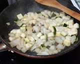 Foto del paso 2 de la receta: Espaguetis con bacon y aceitunas y toque de picante