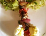 Foto del paso 2 de la receta: Brochetas de sardina con ensalada
