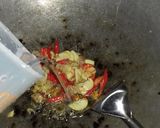 Foto langkah ke 4 dari resep Tumis Daun Singkong & Ikan Teri.