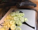 Une image de l'étape 4 de Salade d endives rouges,concombre noa,tomate cœur de bœuf et oignon cebette.