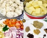 A picture of step 2 of Halwayi Style Gobhi Aloo Sabzi.