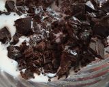 A picture of step 8 of Oreo pudding dessert box.