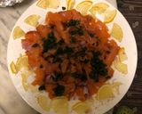Foto del passaggio 13 della ricetta Salmone affumicato di Natale fatto in casa