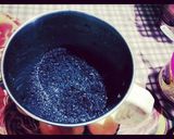 A picture of step 1 of Iron-Rich Black sesames seeds dry fruits kachariya paak.