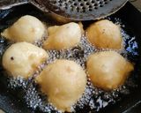 A picture of step 3 of Dahi Bhalla.