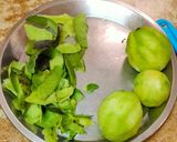 A picture of step 1 of Kacchi keri ka khatta metha aachar.