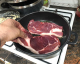 Foto del paso 5 de la receta: Entrecot a la plancha con guarnición de setas salteadas