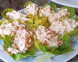 Foto del paso 4 de la receta: Barquitas de lechuga rellenas de surimi, gambas y maíz dulce