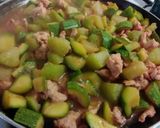 Foto del paso 1 de la receta: Pollo con calabacitas y chayotes