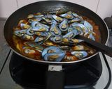 Foto langkah ke 4 dari resep Kerang Hijau Saus Padang.