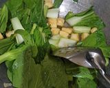 Foto langkah ke 3 dari resep Tumis Pokchoy Tahu Putih kuah.