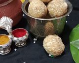 A picture of step 5 of Til gul ladoo.