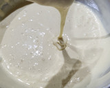 Foto del paso 3 de la receta: Bizcochuelo de vainilla con almidón de maíz (22 cm)