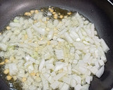 Foto del paso 2 de la receta: Tortilla de patatas con cebolla en salsa