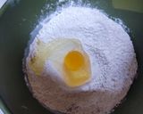 Foto langkah ke 1 dari resep Donat Maizena Topping Glazing Simple.