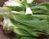 Gambar langkah 2 resipi Tumis Pak Choy Tofu Ikan.