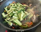 Thai zöldséges-csirkés sült rízstészta 🧄🧅🌶🥕🫑🍜🥒 🇹🇭 😋 recept fázis 3 fotója
